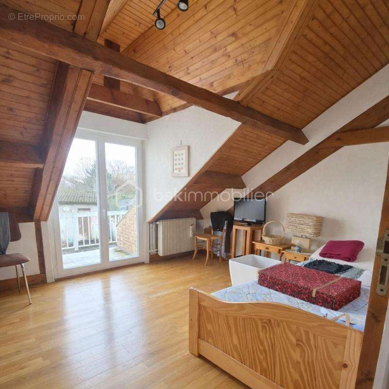 La Verrière – Maison individuelle 98 m² – 3 chambres – Terrain clos de 270 m² – Garage et annexes - photo 17