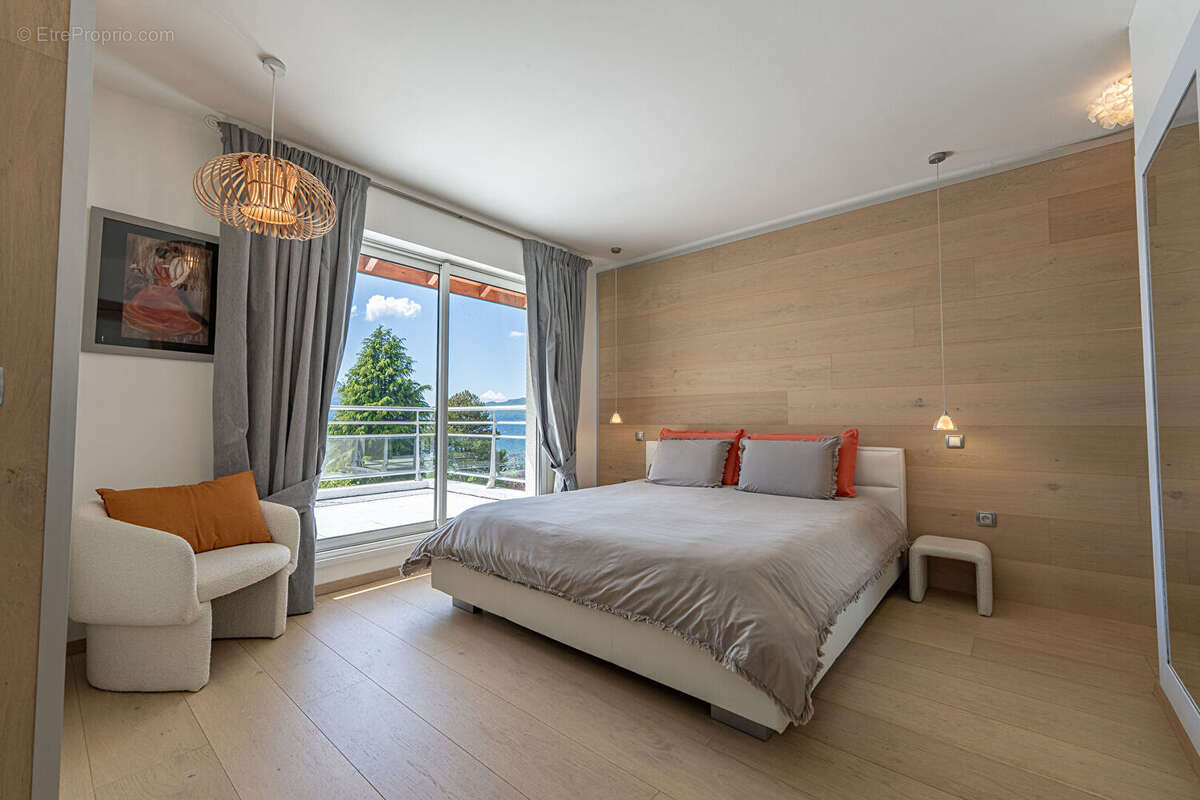 Maison à PUGNY-CHATENOD