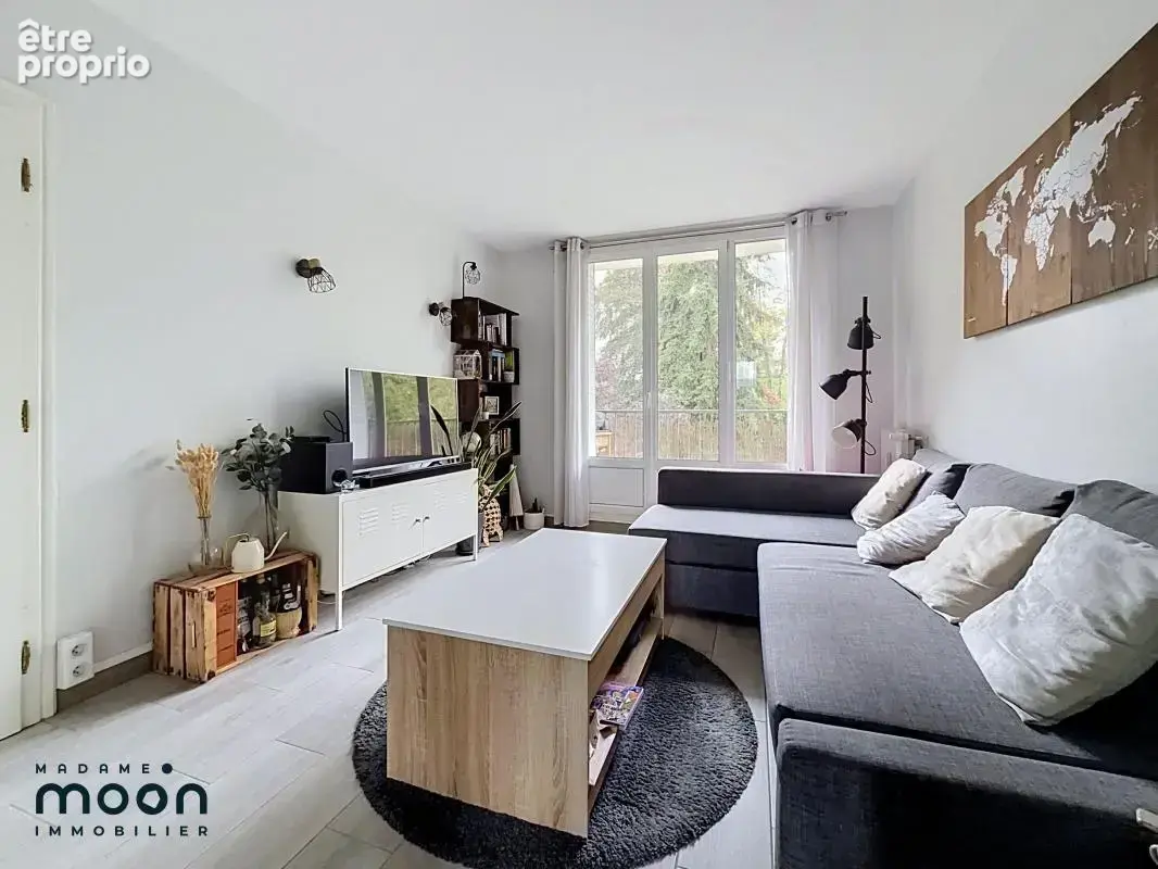 Oullins - Secteur Glacière Jomard - T3 55m2 - Balcon parking - photo 3