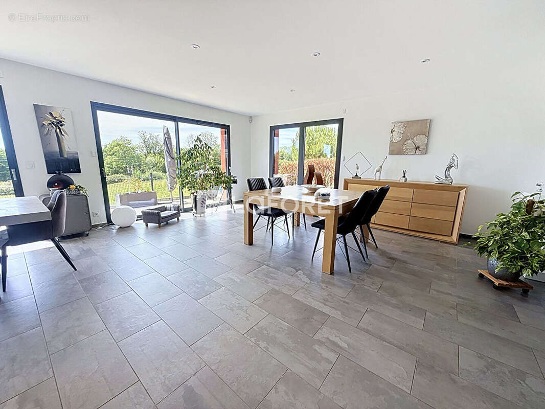 Maison à VIRIAT