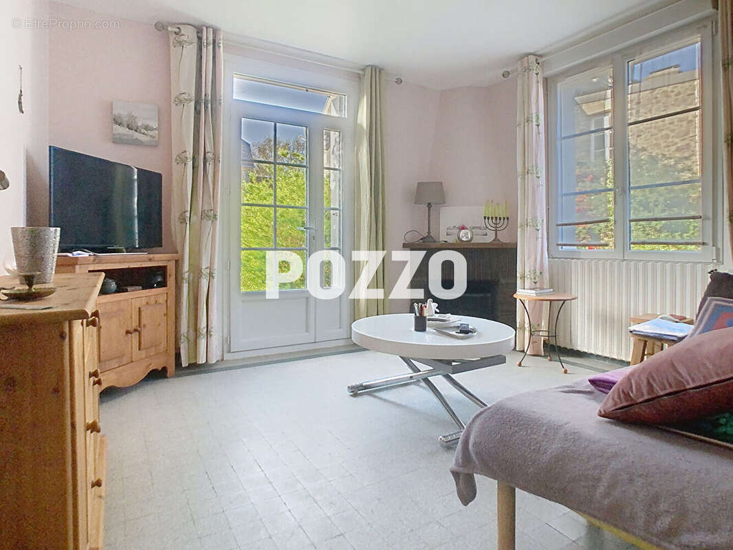 Maison - type 5 -  Geffosses - 3 chambres - dépendances - proche mer et plage - 144 m² - terrain de 2875 m² - photo 3