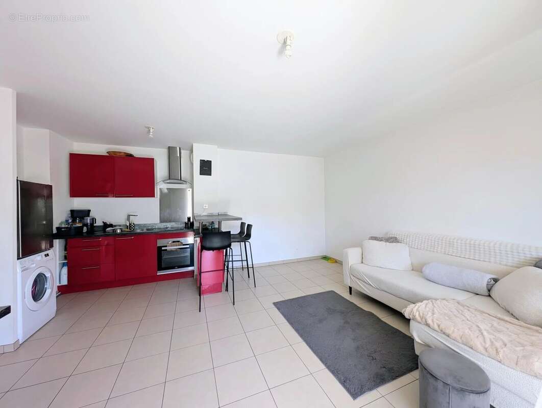 Appartement à SAINT-LAURENT-DU-VAR