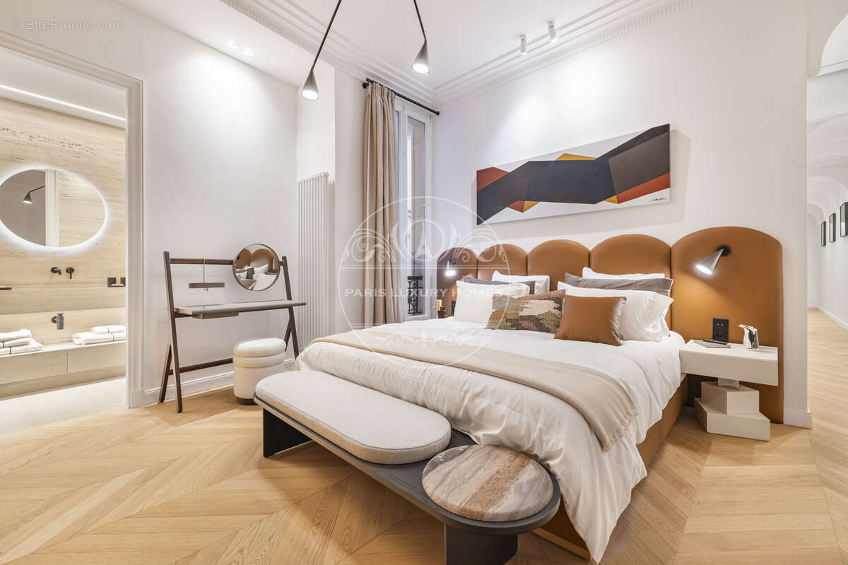 Appartement à PARIS-8E