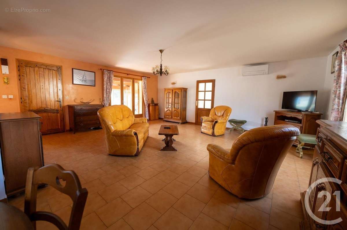 Maison à BORMES-LES-MIMOSAS