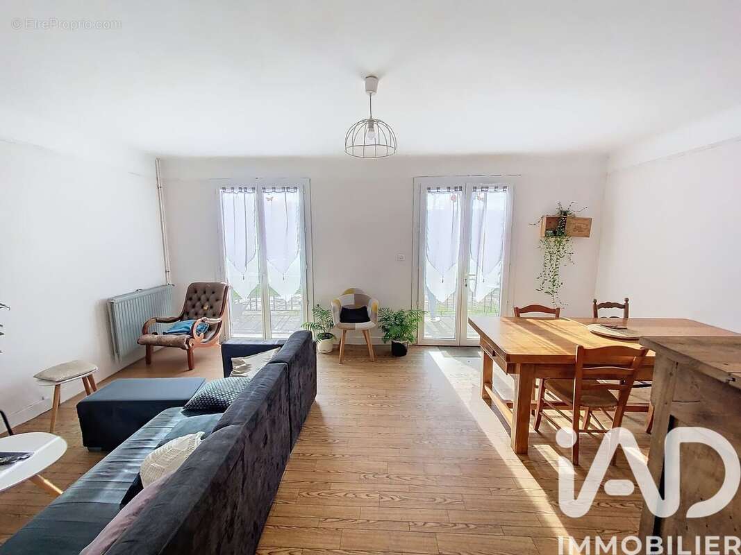 Maison 95 m² à Thonac  - photo 2