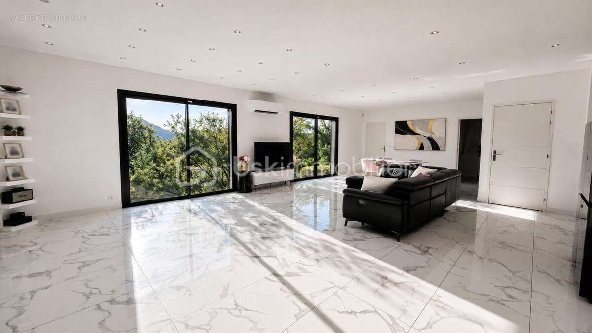 Achat Villa contemporaine RT 2012 de plain-pied – 130 m² habitables + 130 m² aménageables – Piscine – Terrain 1 500 m² - photo 3