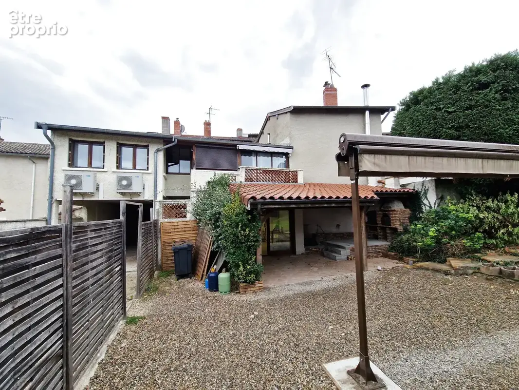 Immeuble à ORLIÉNAS - photo 2