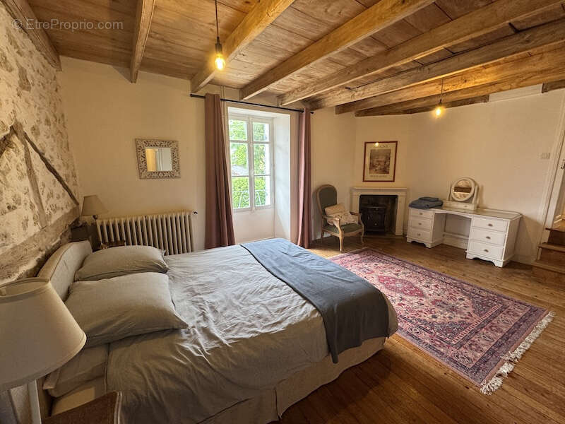 Maison à BONNES