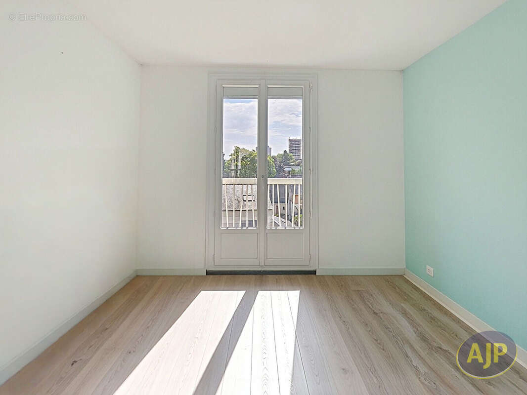 Appartement T4 - 3 chambres - BOURG L'EVEQUE - photo 5