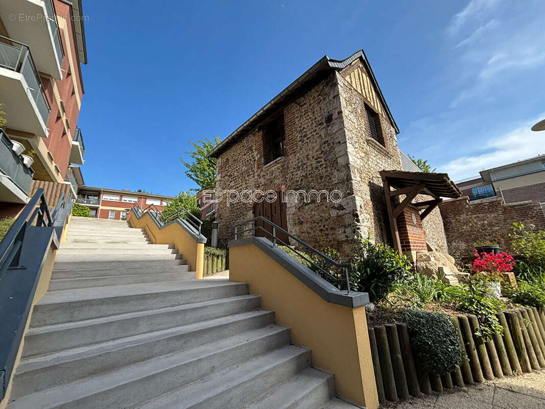 Appartement à DEVILLE-LES-ROUEN