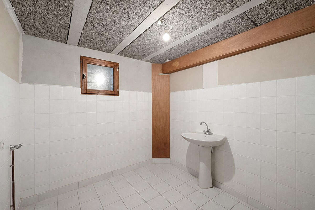 Maison à fort potentiel avec double garage à Rodès - photo 17