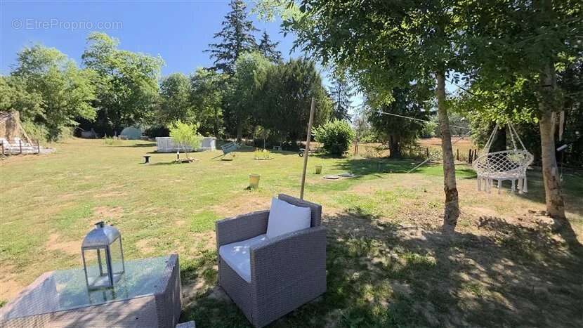 À vendre : maison de campagne de T4, jardins,  granges à Droux (87) - photo 2