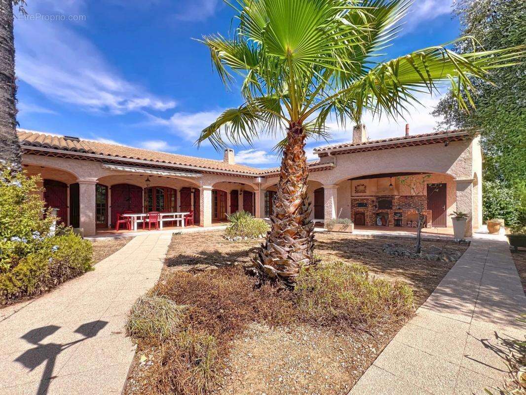 Maison à ROQUEBRUNE-SUR-ARGENS