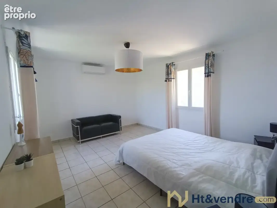 GIENS   Maison au calme, grand jardin, terrasses et vue mer - photo 10