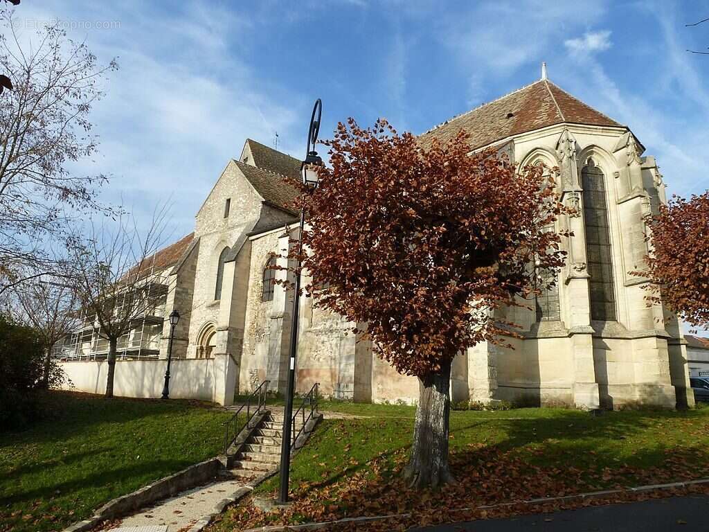 Terrain à COUILLY-PONT-AUX-DAMES
