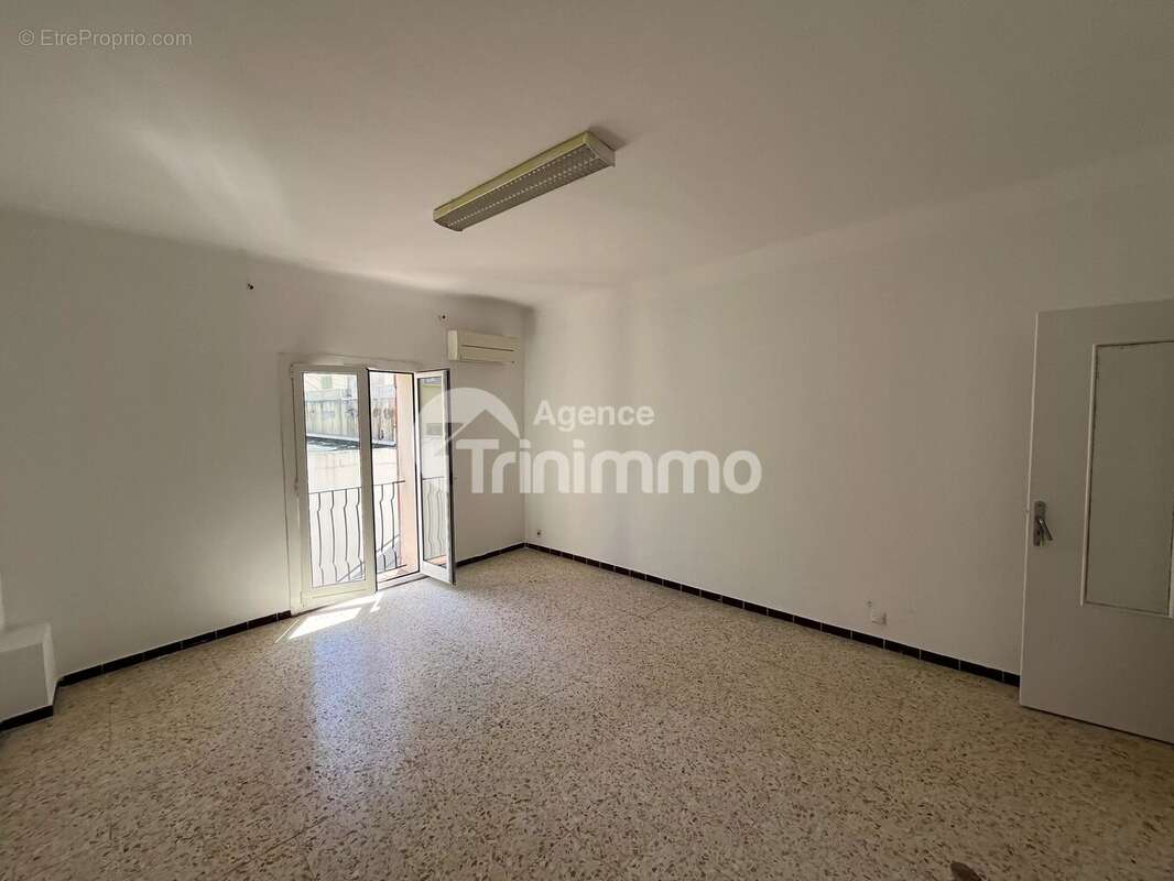 Vente Contes Maison divisée en 3 appartements - photo 8