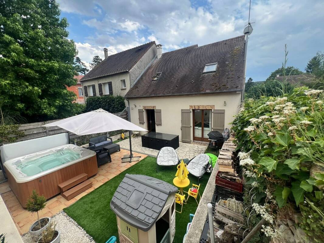 Maison à SAINT-CHERON