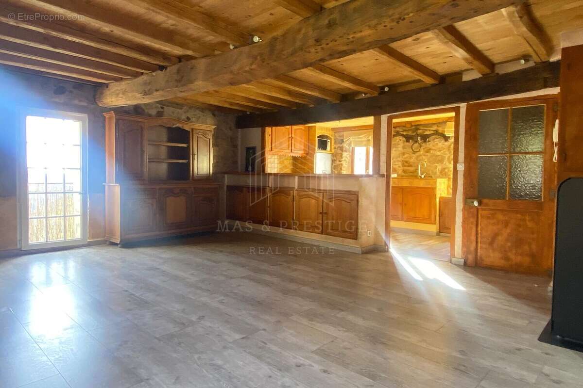 Maison à COUSTOUGES