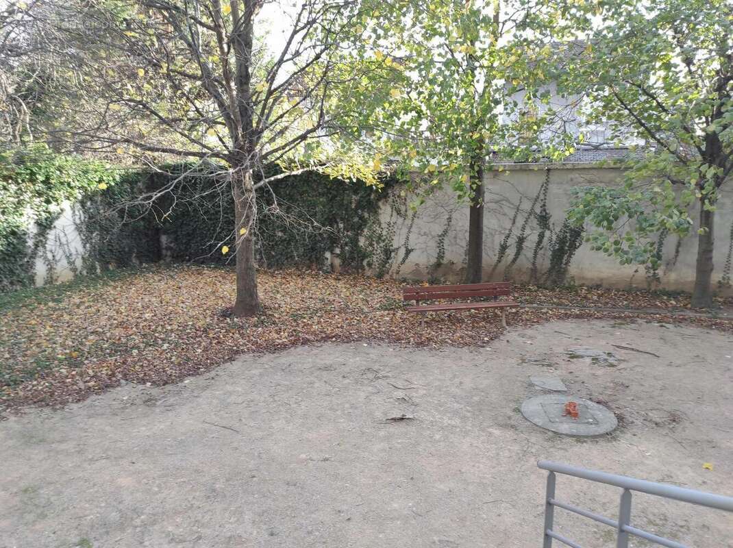   - Appartement à VILLEURBANNE