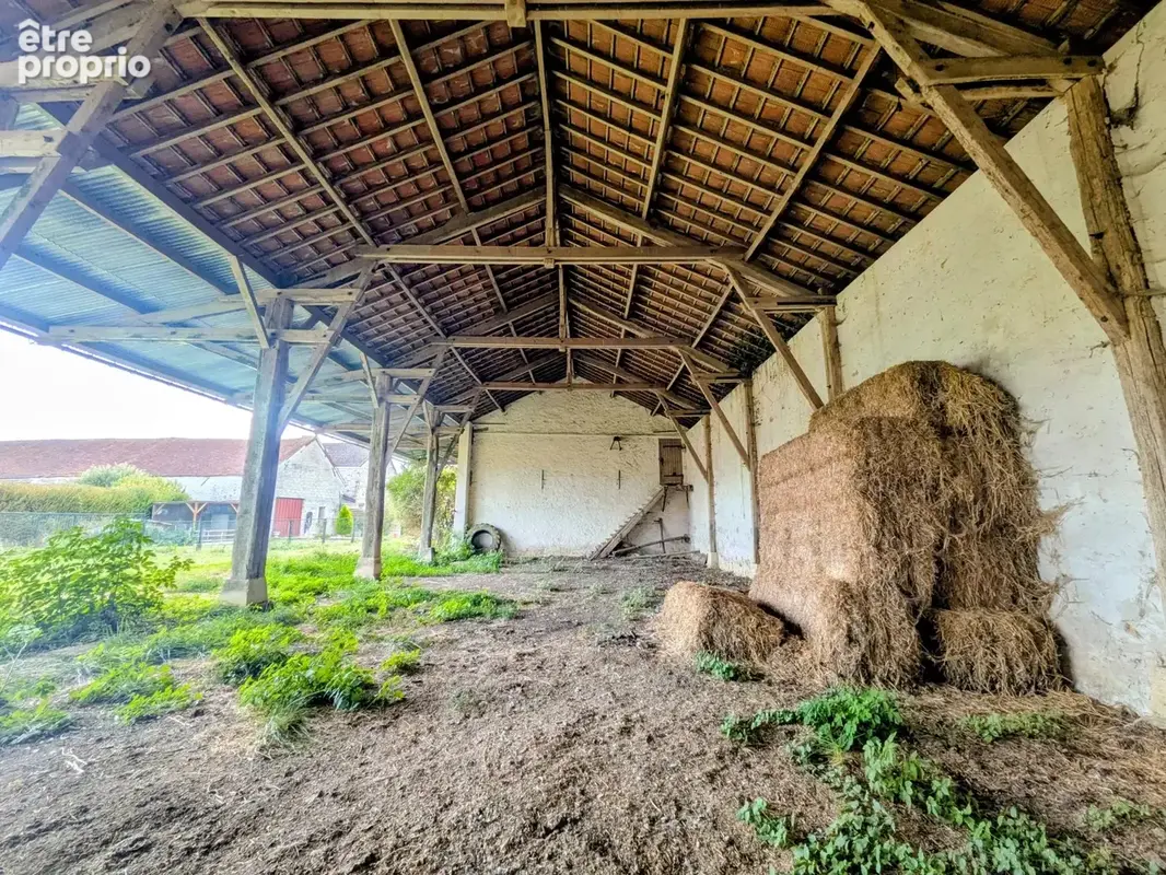 Ref 2330 - Hangar à réhabiliter - photo 2