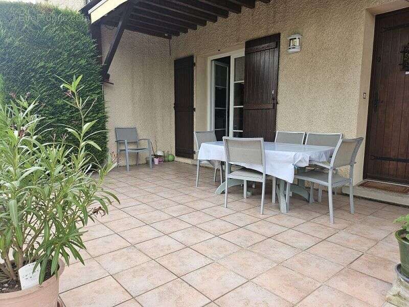 Maison à MONTROND-LES-BAINS