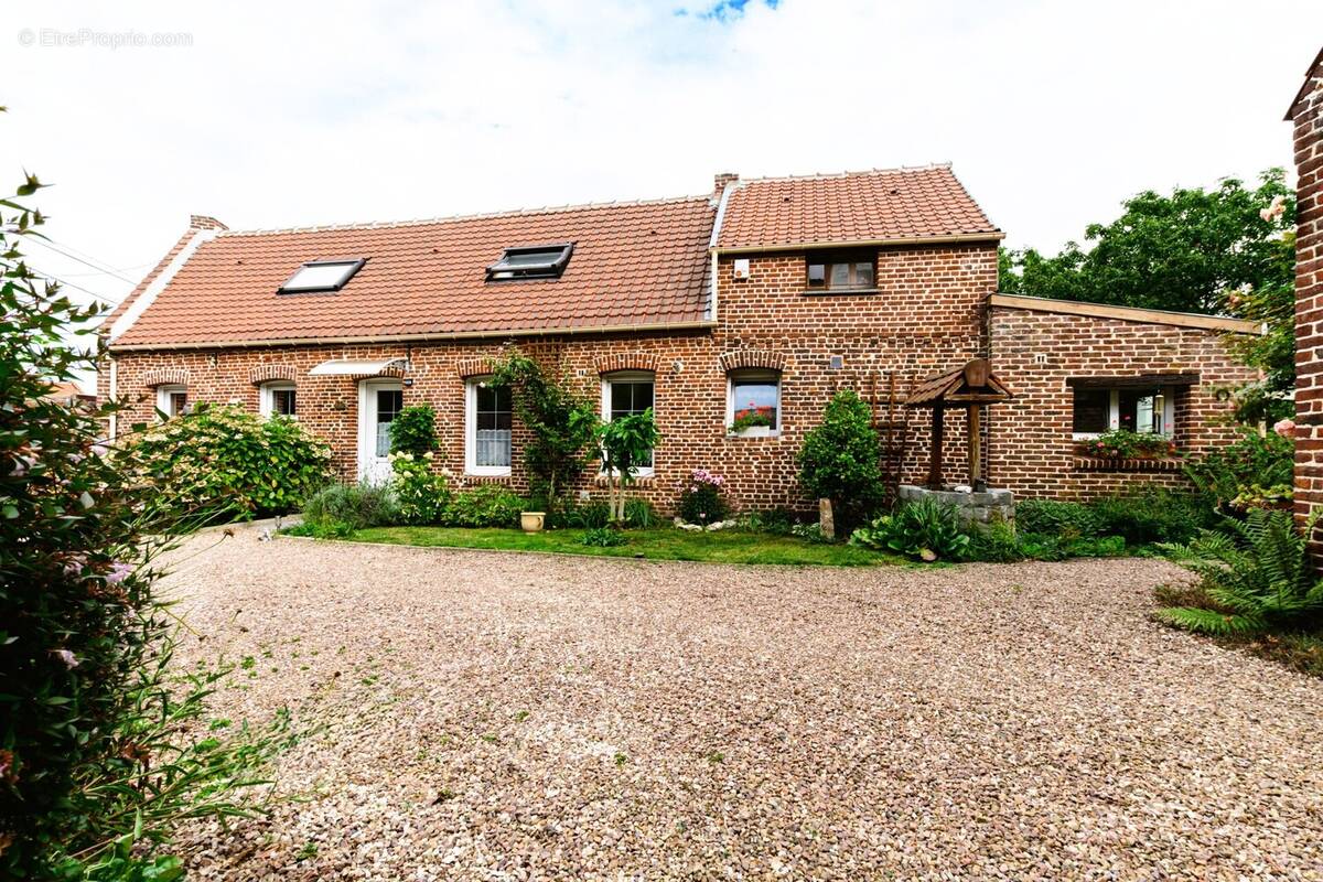 Maison à MONCHECOURT