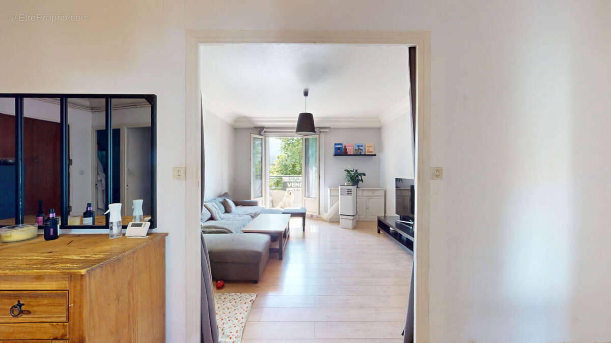 Appartement 3 pièces de 82 m2 avec 2 balcons - Vallier / Libération - Grenoble - photo 6