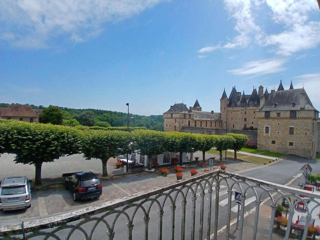 Une très belle maison de village en Dordogne à vendre, avec vue sur le château. 14 pièces. - photo 17