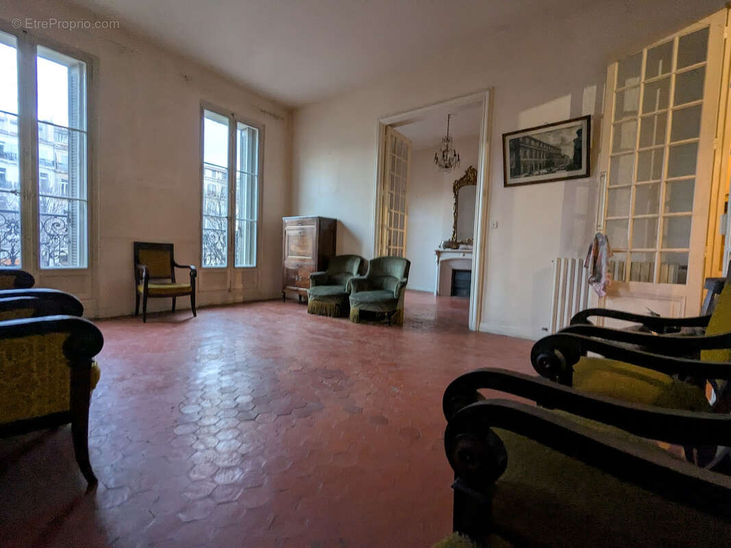 Appartement à MARSEILLE-6E