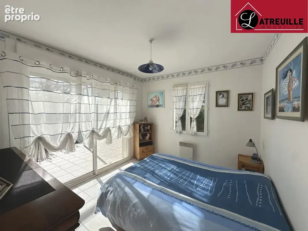 Maison de plain-pied de 101 m² à Tesson avec jardin et garage - photo 5