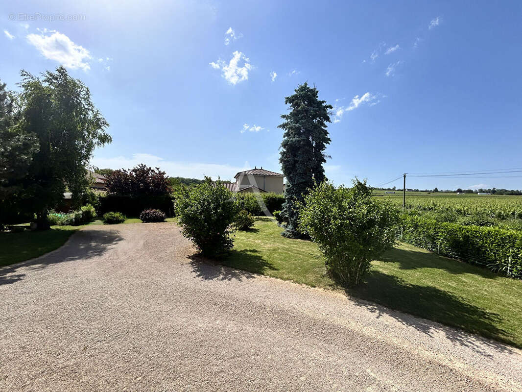 Maison à CHARNAY-LES-MACON