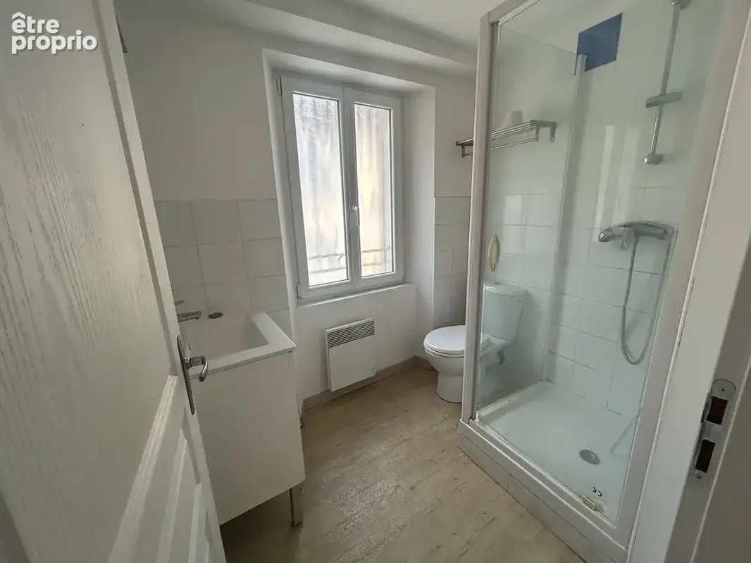 Méounes Les Montrieux Appartement 2 pièces de 22.3 m2 avec grenier attenant - photo 3