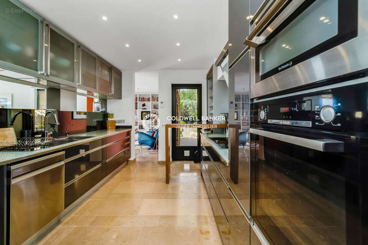 Maison 230 m² à La Garde-Freinet  - photo 9