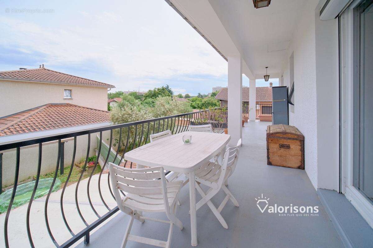 Appartement à MEYZIEU