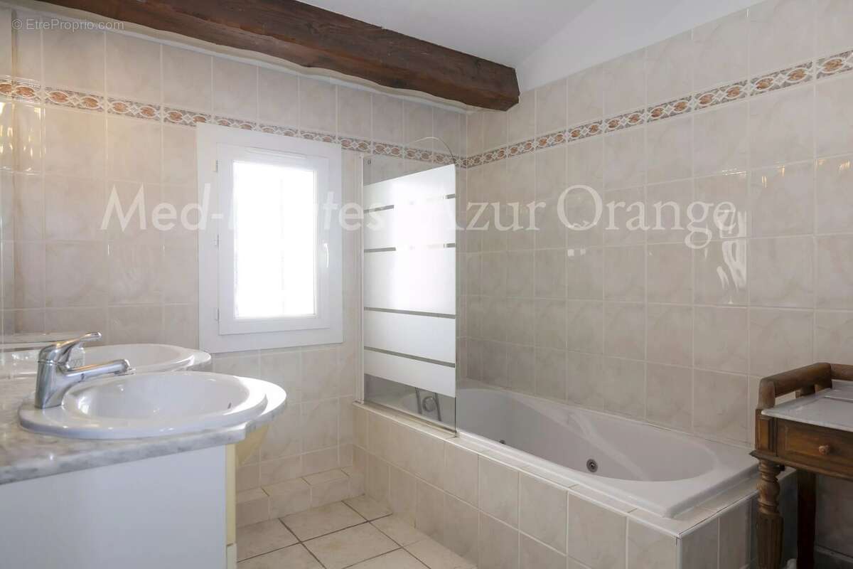 Maison - 2 chambres piscinable et extension possible avec vue panoramique sur le château et village de Grimaud - photo 15