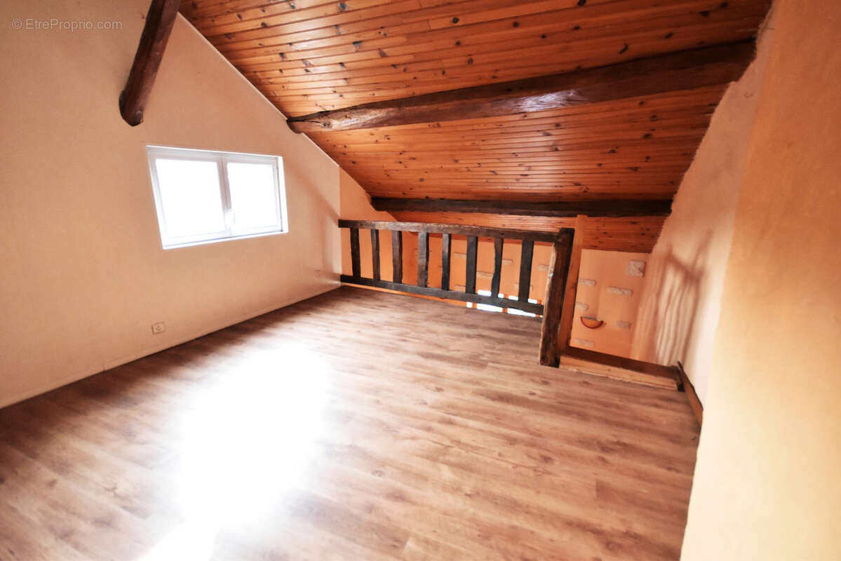 Appartement à VETHEUIL