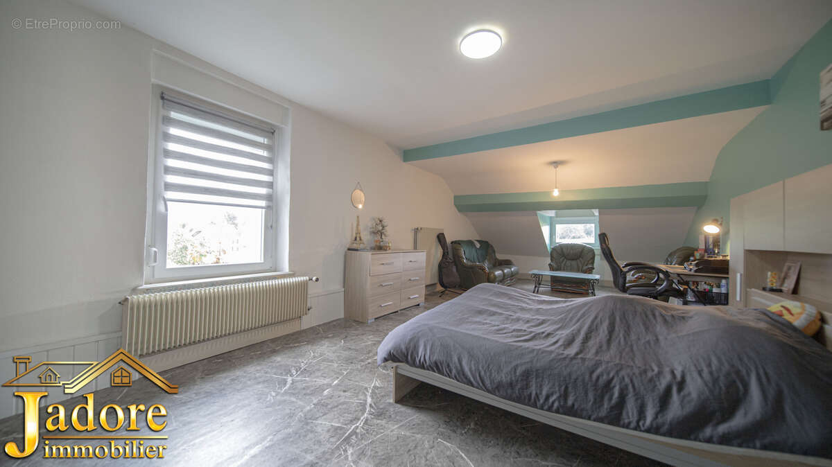 Ensemble immobilier entierement renove - photo 17