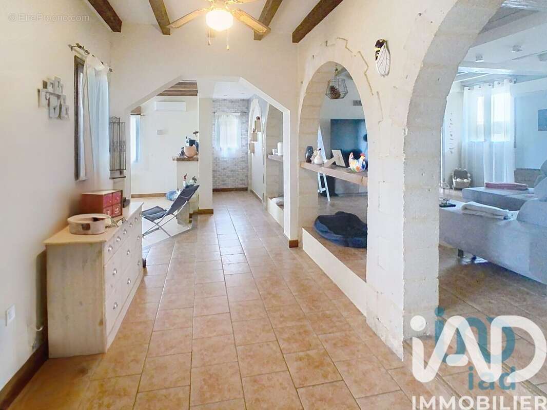 Maison 305 m² à Montignac  - photo 4