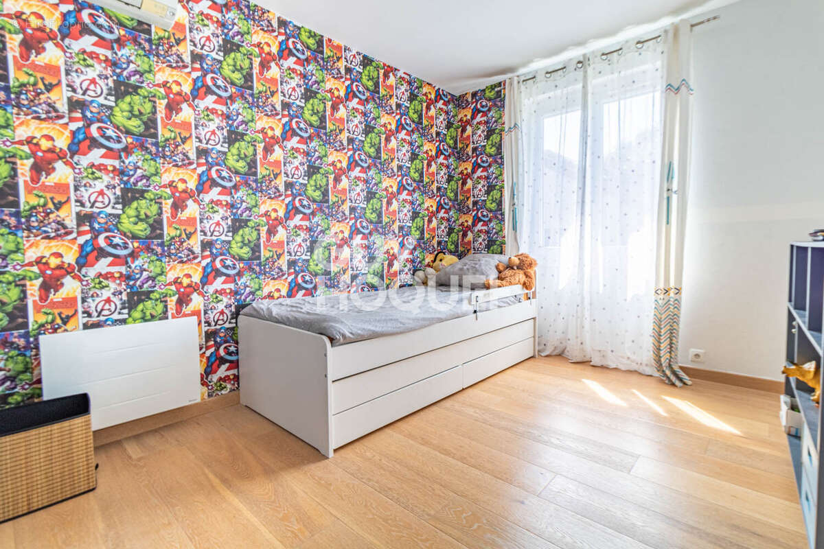 EPÔNE - Grande maison familiale avec deux logements indépendants, dépendances et terrain de 1 258 m² - photo 12