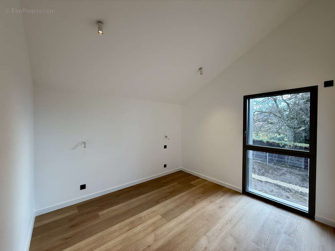 Maison à CRUSEILLES