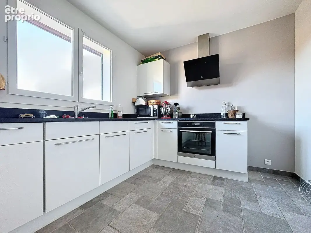 Maison à vendre 8 pièces SAINT GENIS POUILLY (01) - photo 3