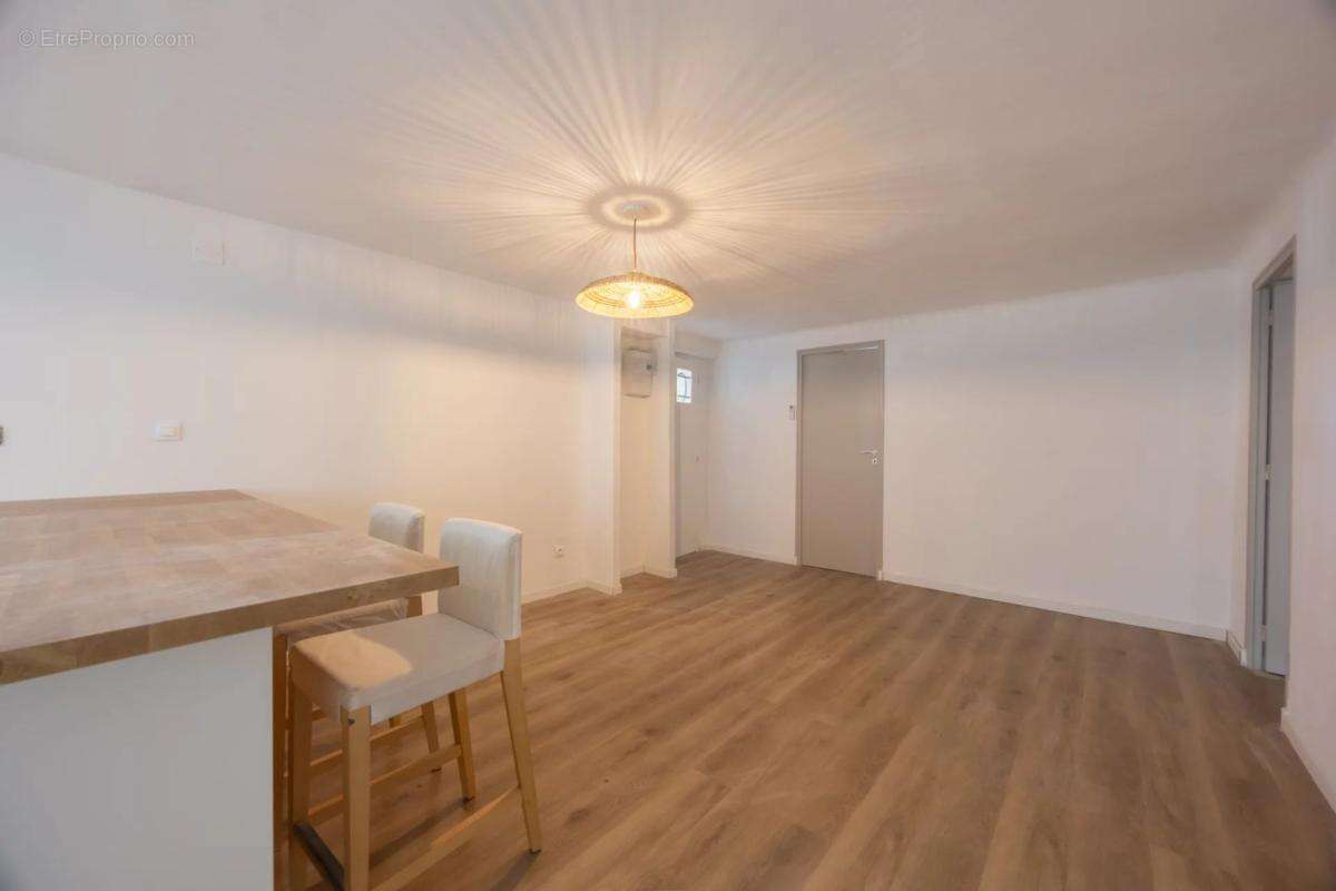 Appartement à LE PUY-SAINTE-REPARADE