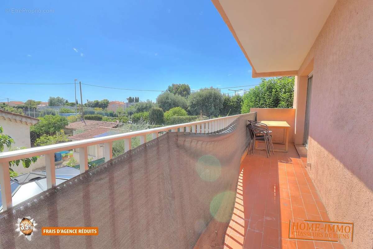 Appartement à SAINT-LAURENT-DU-VAR