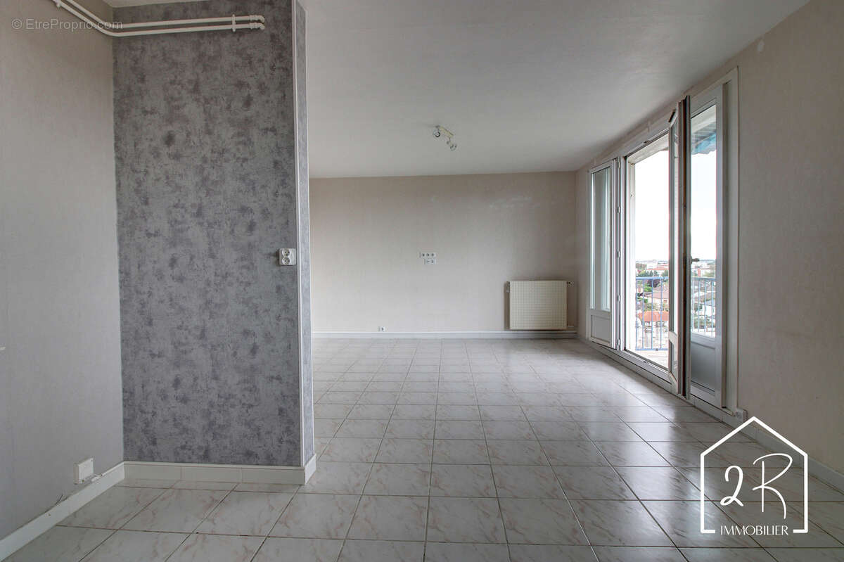 Appartement à MEYZIEU