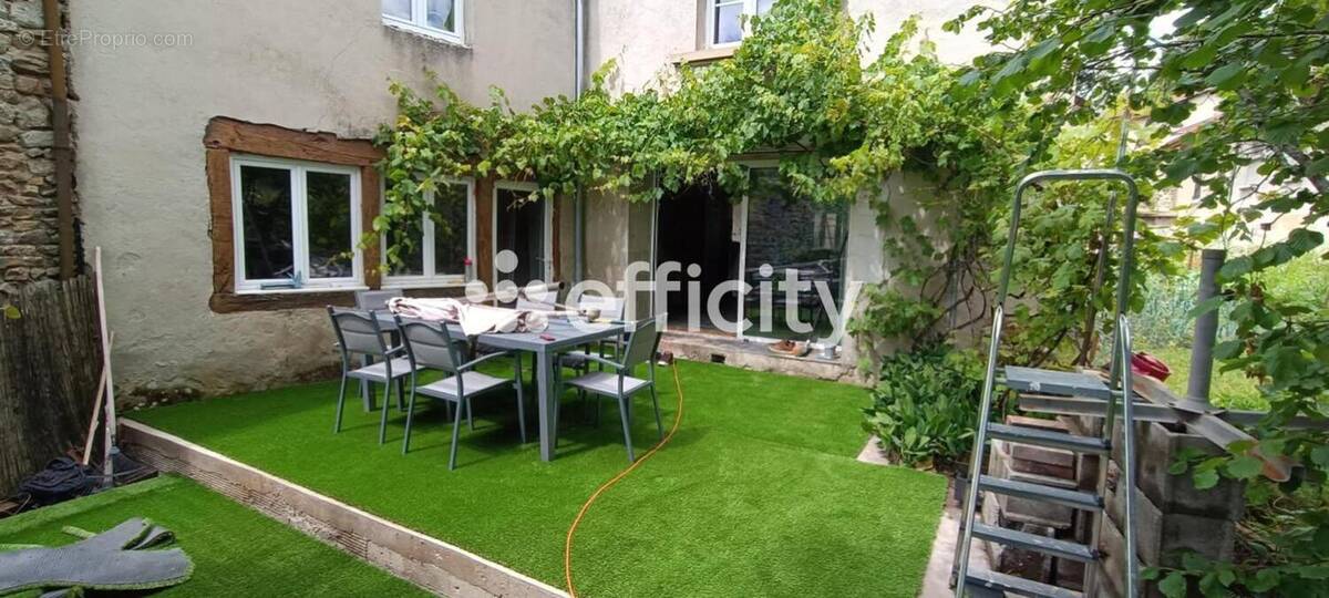 Maison à SAINT-REMY-SUR-DUROLLE