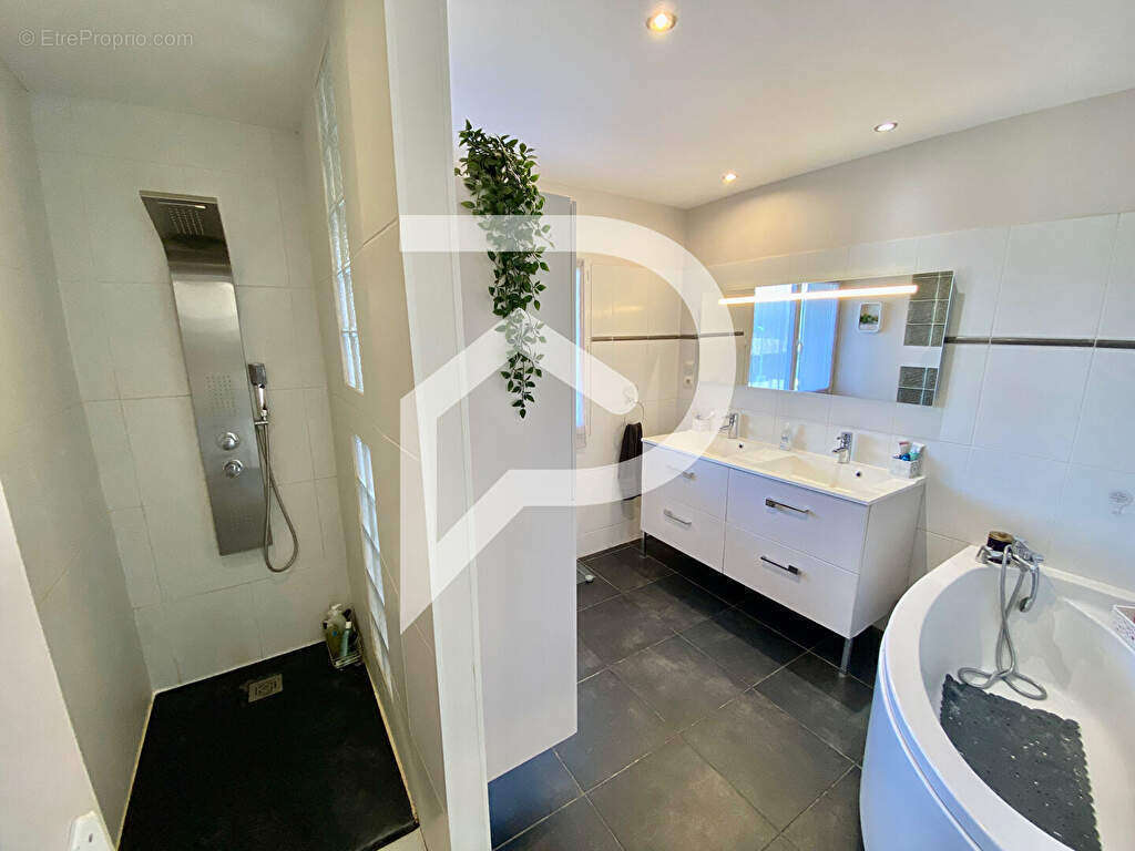 Villa 4 chambres 150 m2 à CHAMPCEVINEL - photo 10