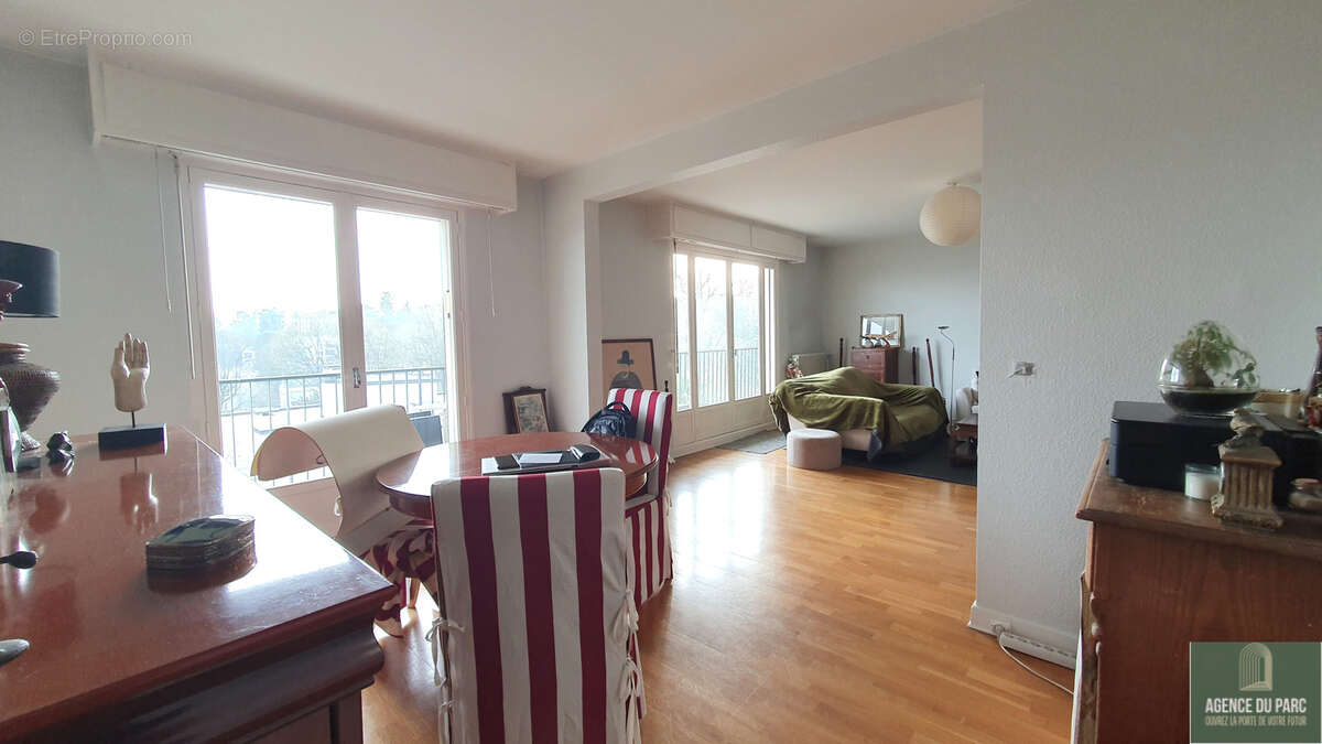 Appartement à VILLE-D'AVRAY