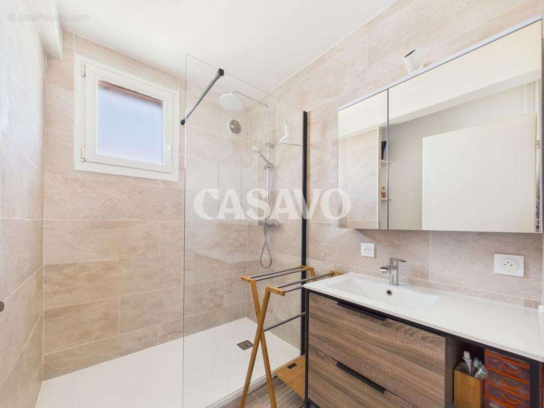 Appartement à DECINES-CHARPIEU