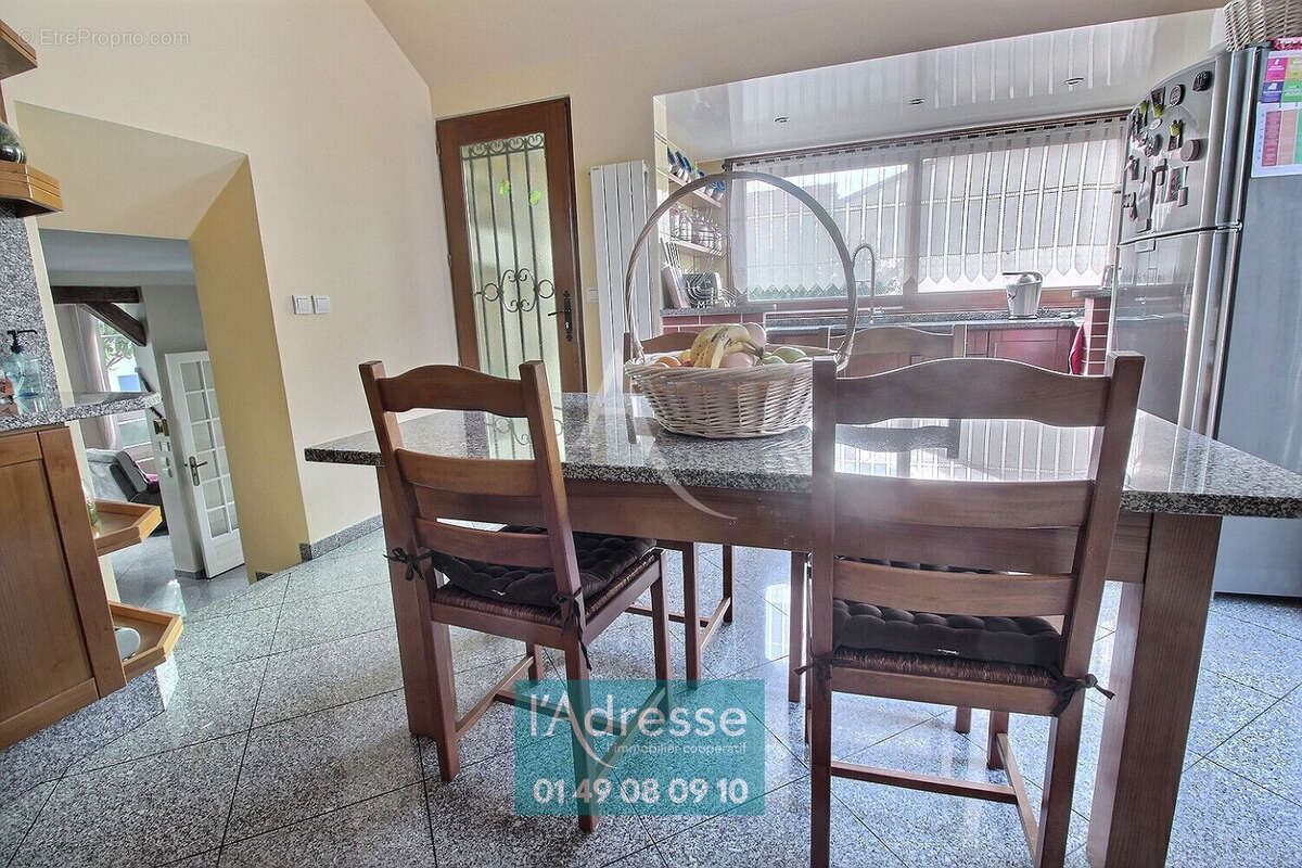 Appartement à L&#039;HAY-LES-ROSES