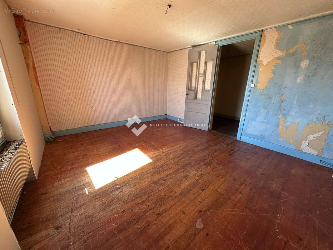 Maison 113 m² à Celles-Sur-Durolle  - photo 8